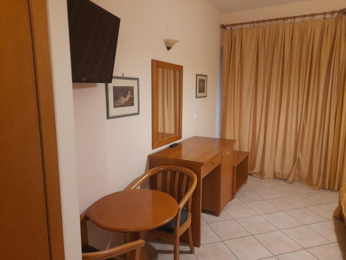 Hotel Iria Beach Εξωτερικό φωτογραφία